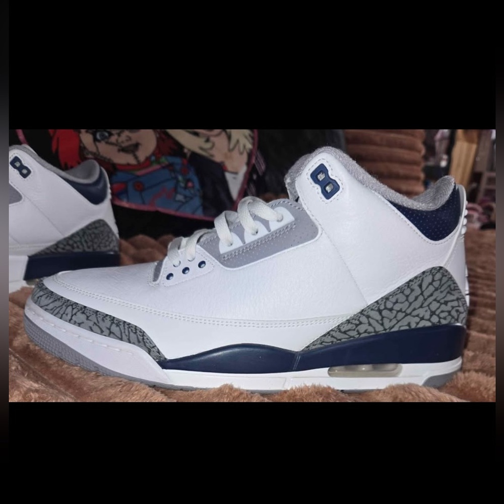 Jordan Men's White and Navy Retro Sneakers with Elephant Print